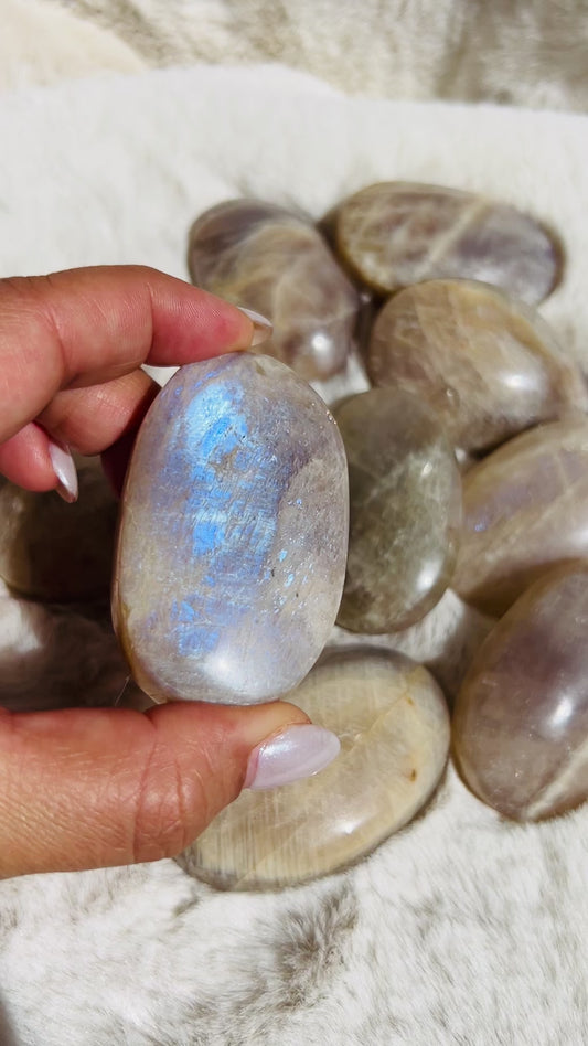 Moonstone Palm stone